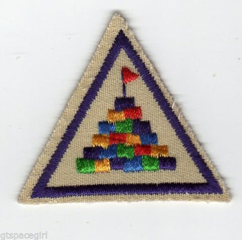 Building Art, Retired Brownie Girl Scout Try-It Badge, Purple Border